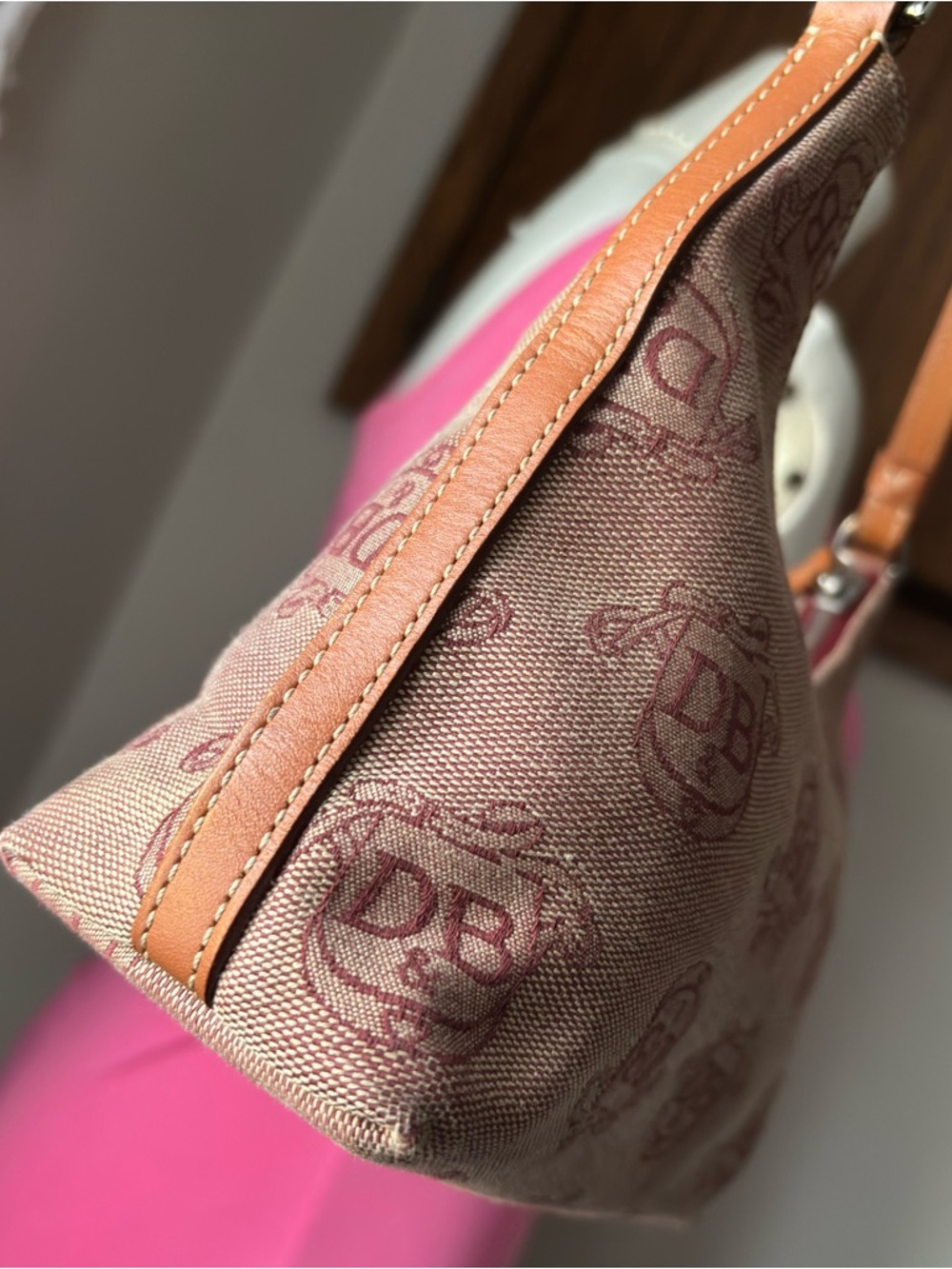 Vtg Dooney & Bourke Small Canvas Hobo Shoulder Purse Burgundy Leather Trim - Picture 2 of 10